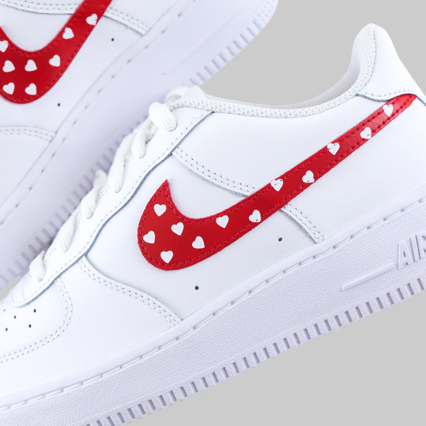 nike air force 1 custom coeurs rouge saint valentin sneakers custom pour femme nike personnalisable af1 personnalisées