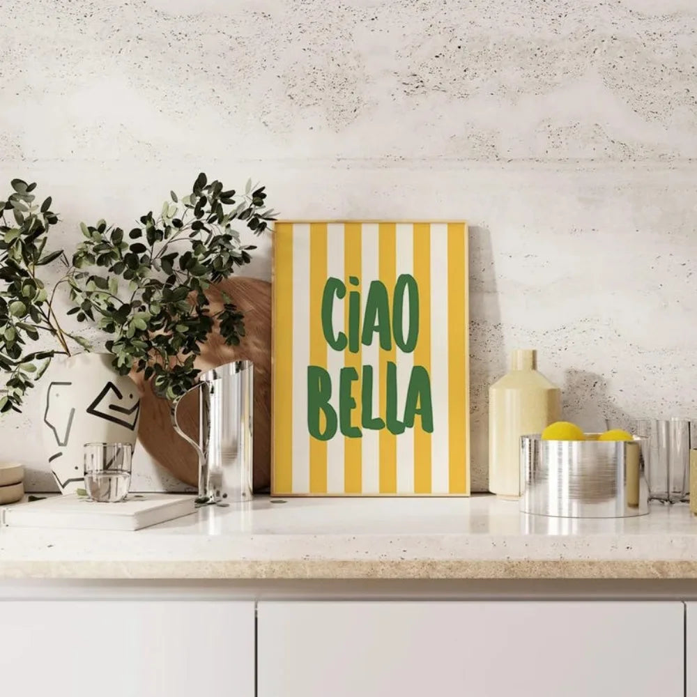 Affiche murale typographie Ciao Bella avec rayures jaunes et blanches – décoration italienne moderne