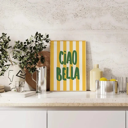 Affiche murale typographie Ciao Bella avec rayures jaunes et blanches – décoration italienne moderne