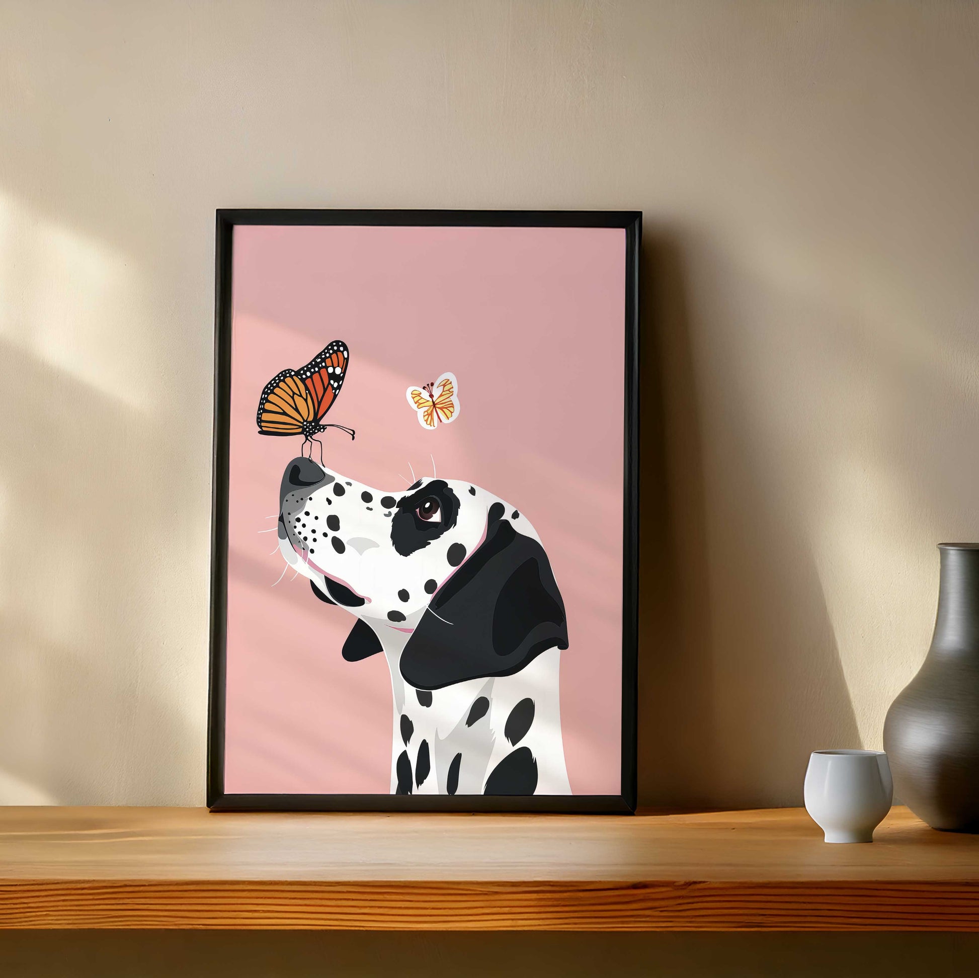 Affiche murale moderne d’un dalmatien noir et blanc avec un papillon sur le museau, décoration intérieure tendance.