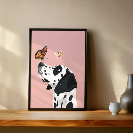 Affiche murale moderne d’un dalmatien noir et blanc avec un papillon sur le museau, décoration intérieure tendance.